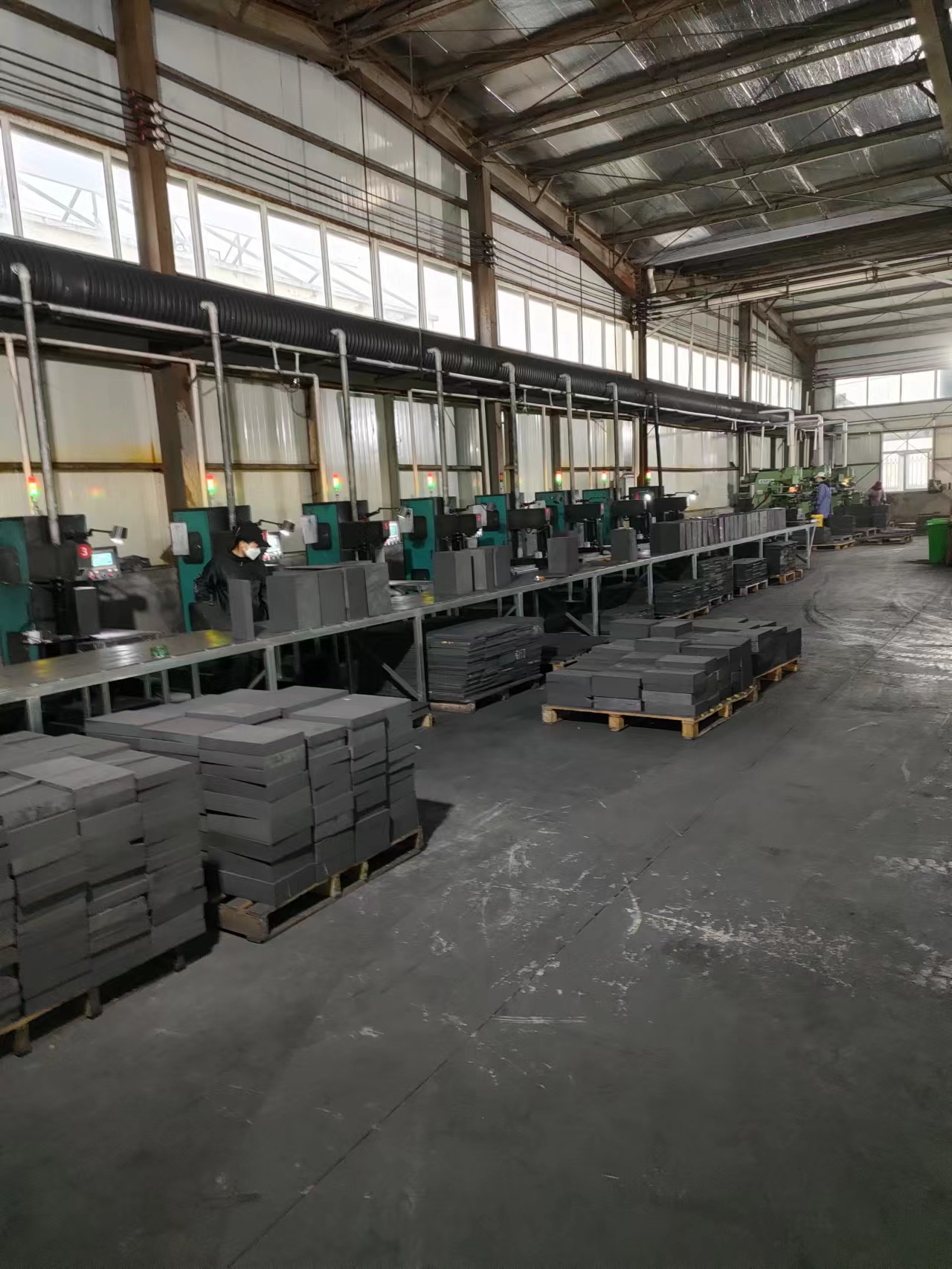 Dust prevention and dust removal in graphite processing workshop